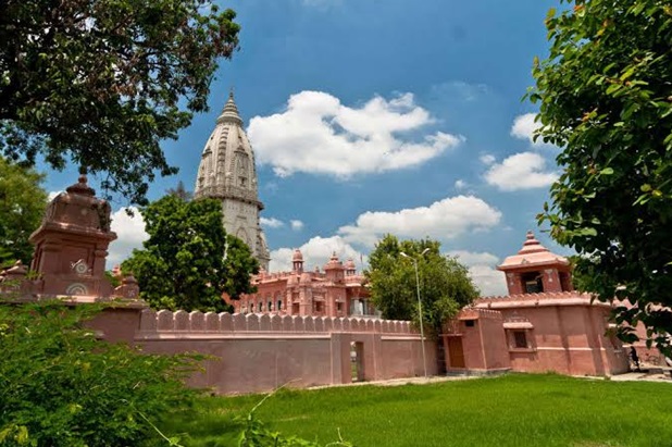 Kashi Vishwanath Temple.jpg